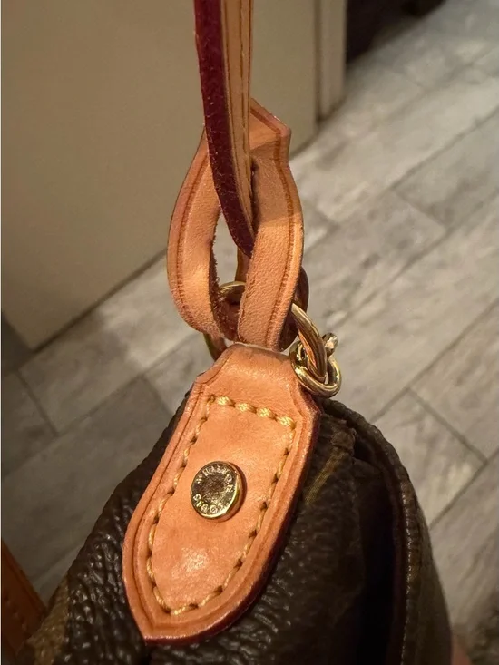 Louis Vuitton Monogram Favorite MM - Picture 5 of 11